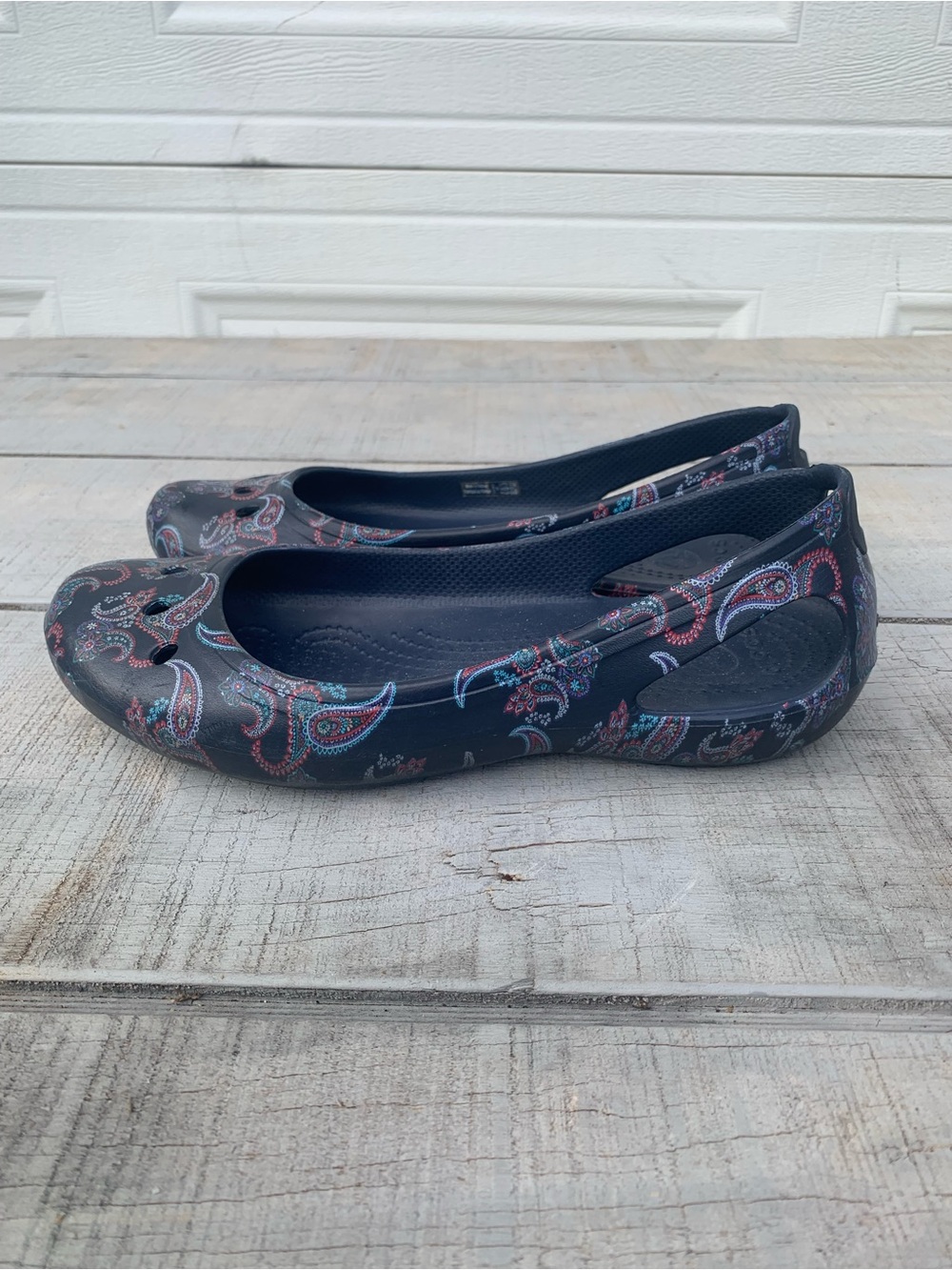Crocs Women's Kadee Florals Flats Paisley Floral Navy Size 9 Casual Comfy Summer - Picture 4 of 9